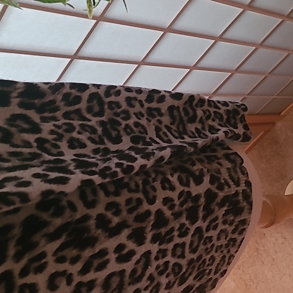 Eight 18 Leopard Sweater - Picture 3 of 5
